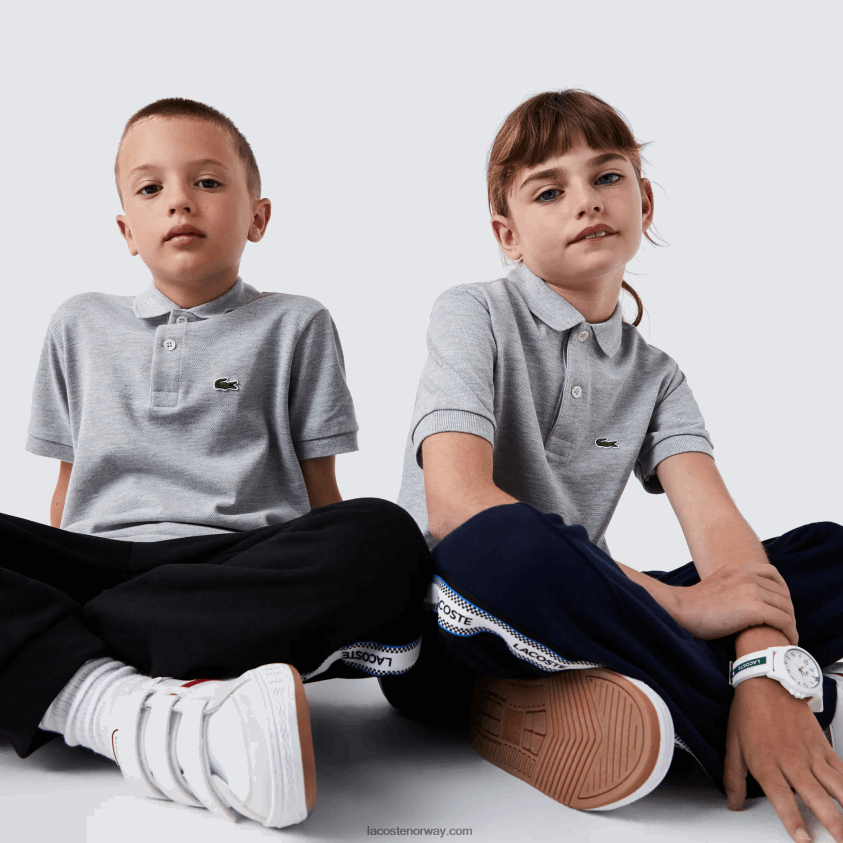 Lacoste petit pique polo med vanlig passform 4J4X0T3126 grå kine cca barn