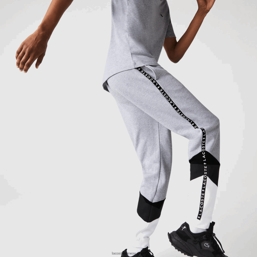 Lacoste signaturstriete joggebukser i fargeblokk i fleece 4J4X0T1148 grå kine svart hvit sj1 menn